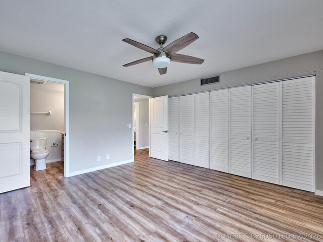 Building Photo - 12021 W Greenway Dr
