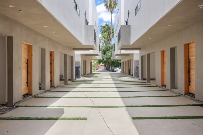 Building Photo - 11010 Hortense St