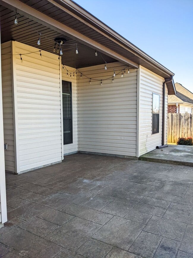 Building Photo - Stunning 4 Bed 2 Bath Home close to Elm Springs Walmart!