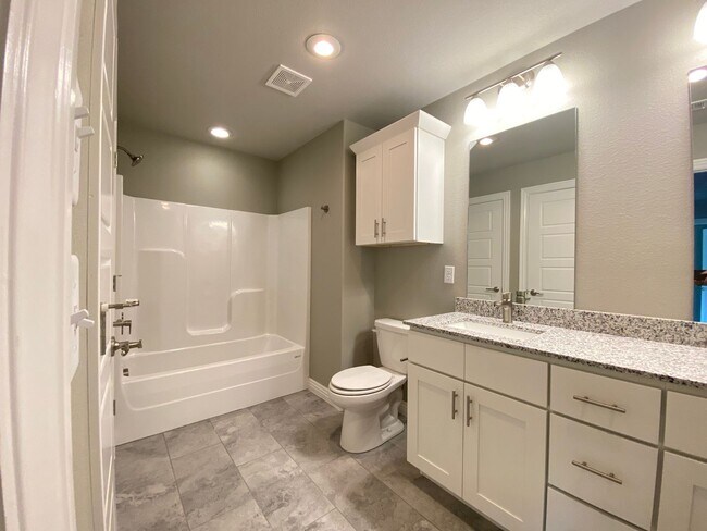 Building Photo - 2049 N Penelope Ln