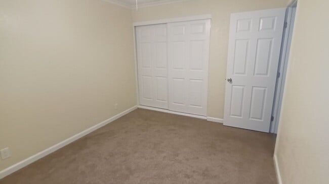 Building Photo - Welcome to SkyView Villa & Somerset Apartments!