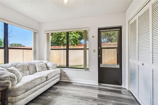 Building Photo - 7433 Greystone Dr