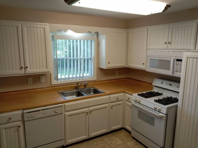 Building Photo - 801 Sanders Rd