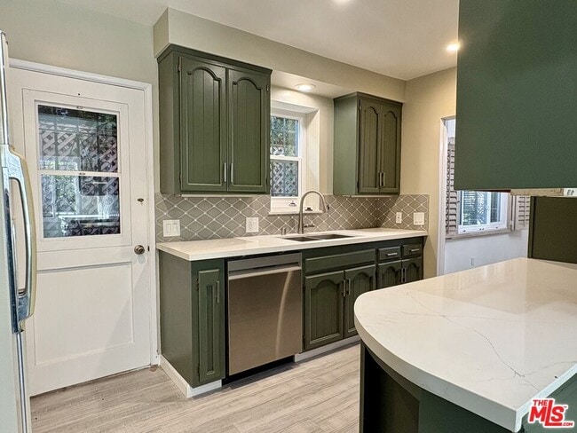 Building Photo - 333 N Detroit St