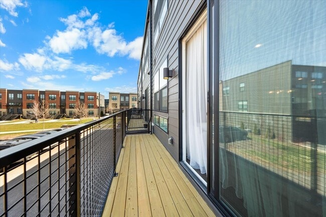 Building Photo - 2217 Venture Dr