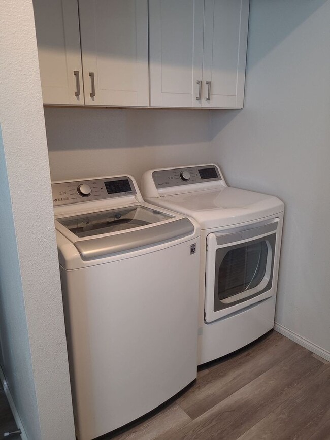 Building Photo - 1/2 OFF OCTOBER RENT - House with Garage &...