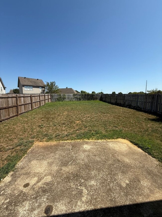 Building Photo - ** 4 Bed 2 Bath located in Park Lake ** Ca...
