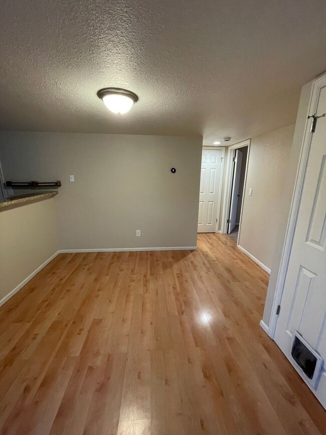 Building Photo - 3 Bed 2 Bath Condo in Westminster Availabl...