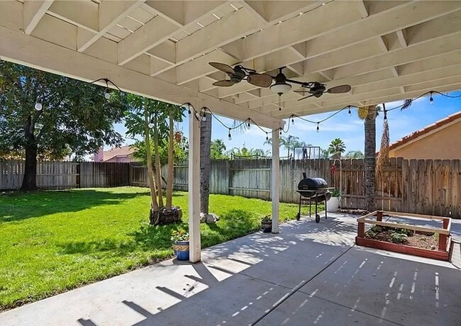 Building Photo - Spacious Two-Story Home in Lake Elsinore