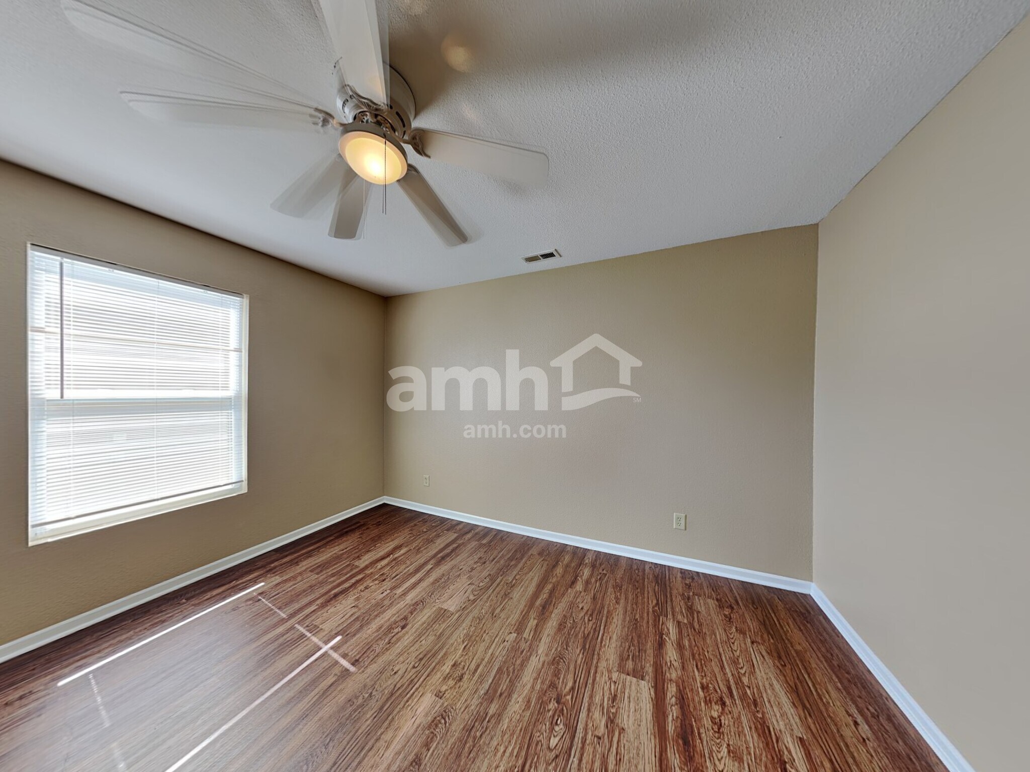 Building Photo - 8441 Wheatfield Dr