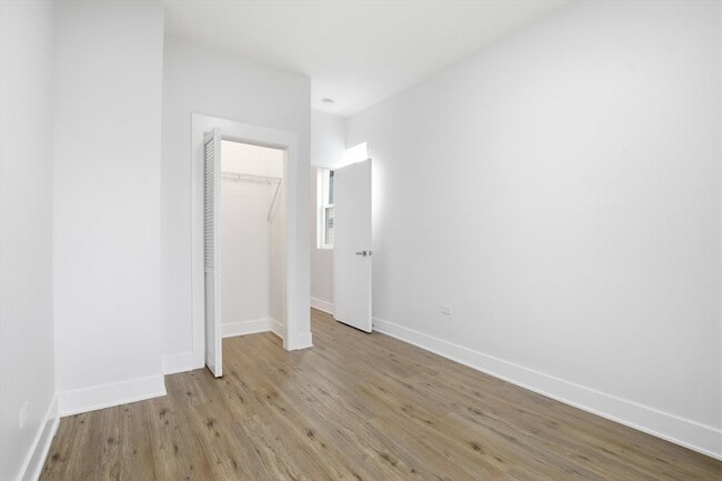 Building Photo - 3040 N Drake Ave