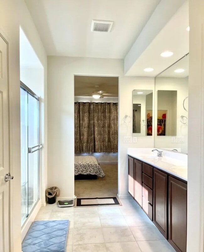 Building Photo - 2022 Built Single-Level 4Bedrooms/3Baths Stunning Home!!