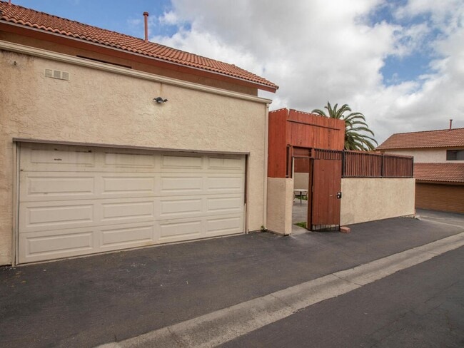 Building Photo - Newly Remodeled 2 Story, 3 Bedroom Condo