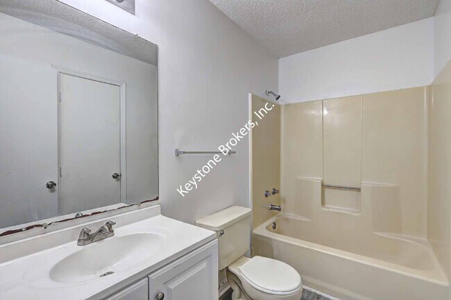 Building Photo - 4120 Elizabeth Ct