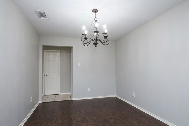 Building Photo - 18926 Piney Way Dr