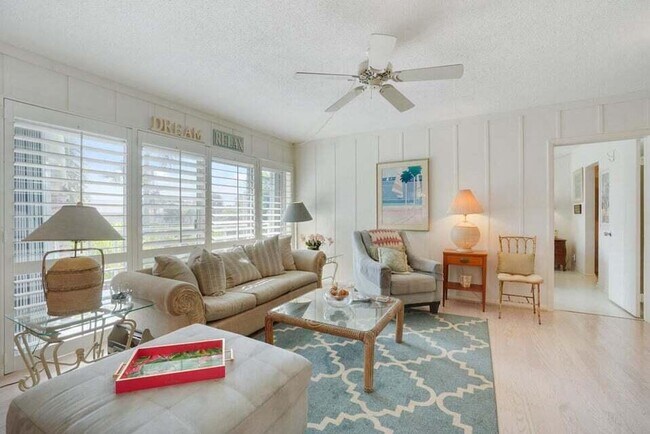 Building Photo - 475 Tequesta Dr