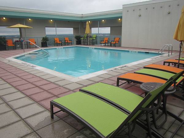 Rooftop pool - 851 N Glebe Rd