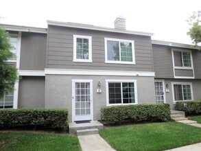 Building Photo - Spacious Two Story Townhome in Woodbridge