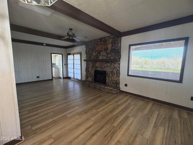 Building Photo - 1328 E Maddock Rd