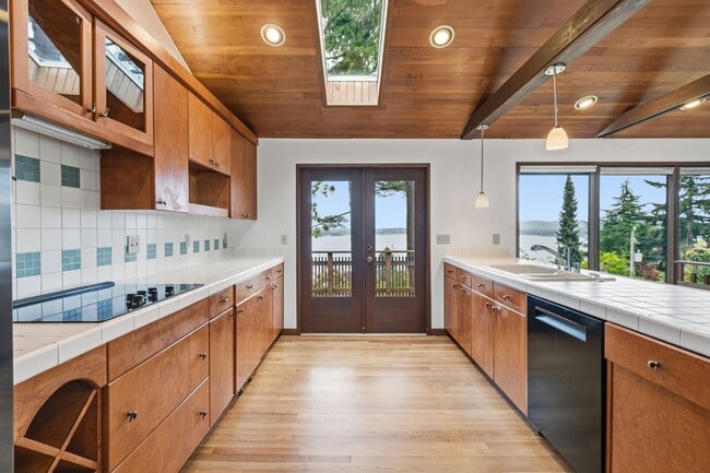 Building Photo - 4Bd/2.75Ba Seattle House
