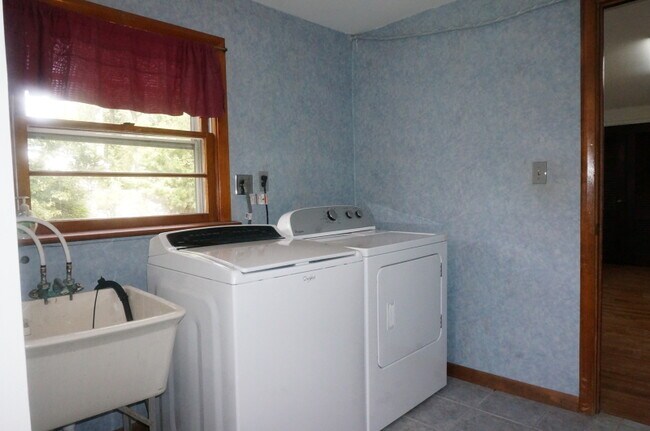 Building Photo - 28 Belmont Dr