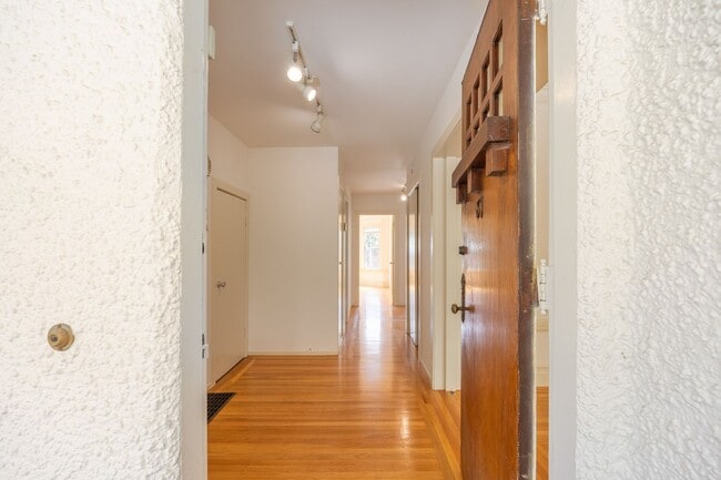 Building Photo - 79-81 Park Hill Avenue (1312r)