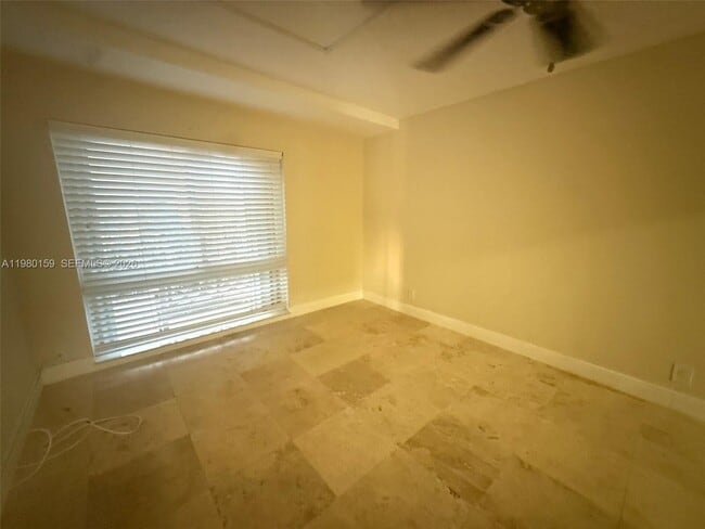 Building Photo - 861 SE 22nd Ave