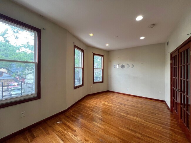 Building Photo - 243 Pearsall Ave