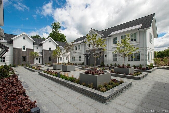 Building Photo - 4 Morningside Dr N