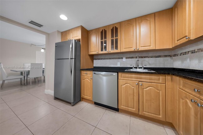 Building Photo - 100 Bayview Dr