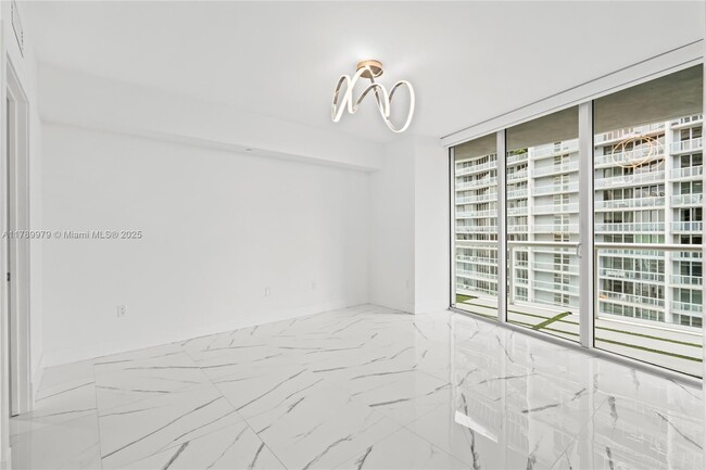 Building Photo - 475 Brickell Ave