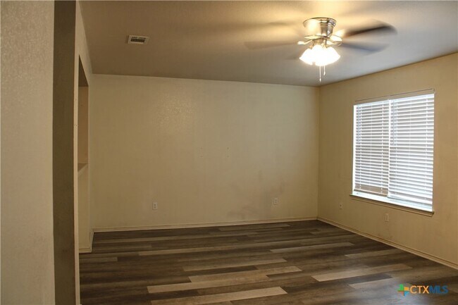 Building Photo - 415 E 4th Ave