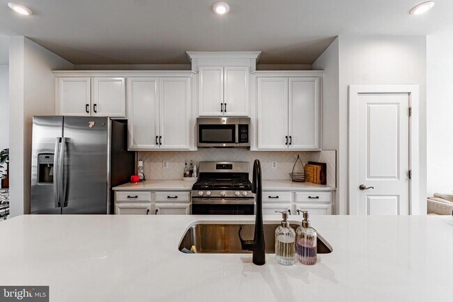 Building Photo - 2503 Emerald Branch Dr