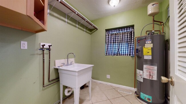 Building Photo - 31 S Tealwood Dr