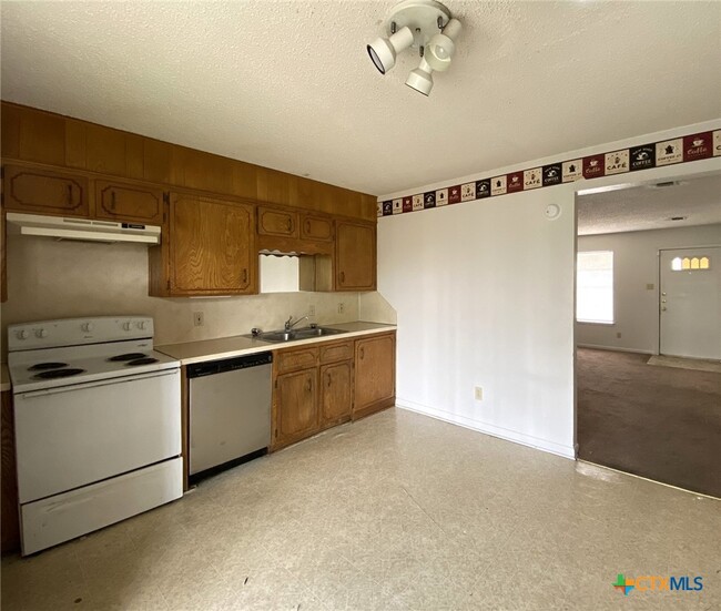 Building Photo - 4801 Rainbow Cir