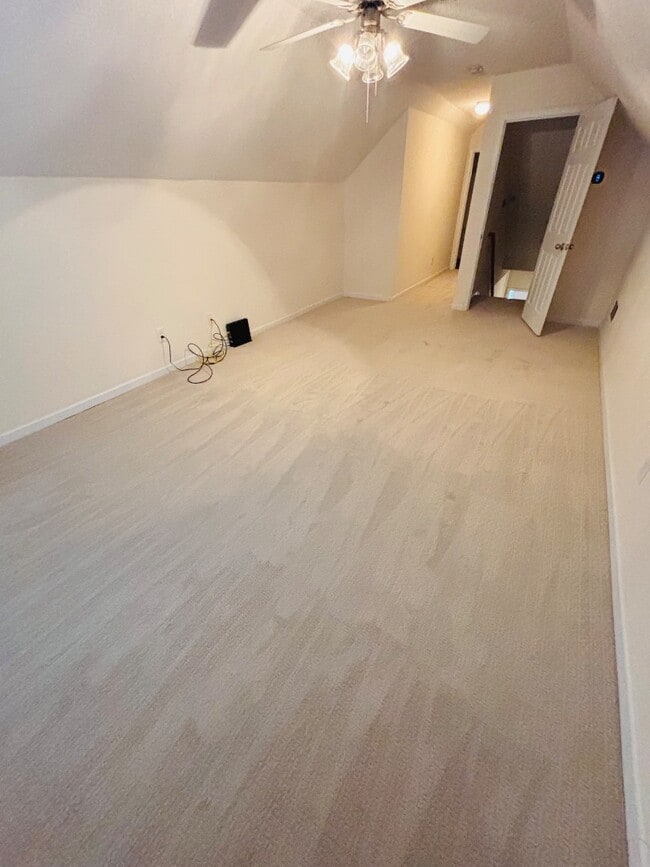 Building Photo - 607 McDowell Ln