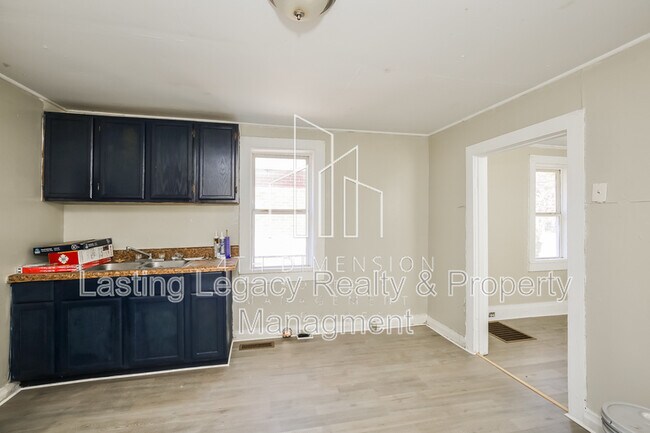 Building Photo - 438 24th St NW