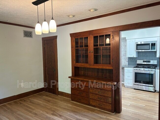 Building Photo - 1519 W Sherman St