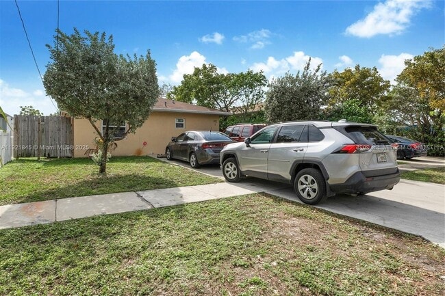 Building Photo - 219 NW 7th Ct