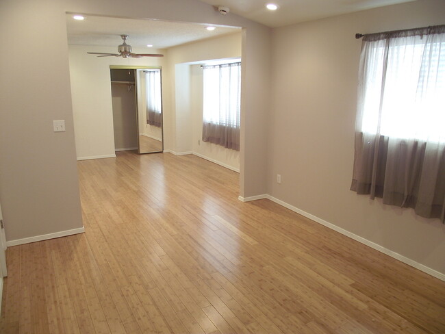 Building Photo - Northeast El Paso 3 Bed Refrig A/C w/Mount...