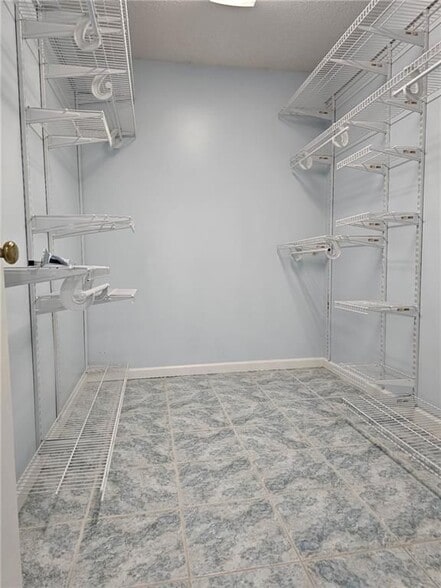 Building Photo - 3229 Davenport Park Ln