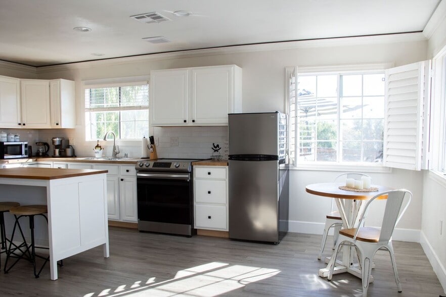 Building Photo - 37645 Vía De Los Arboles