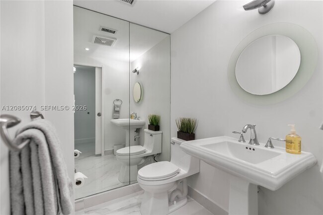 Building Photo - 3350 SW 27th St