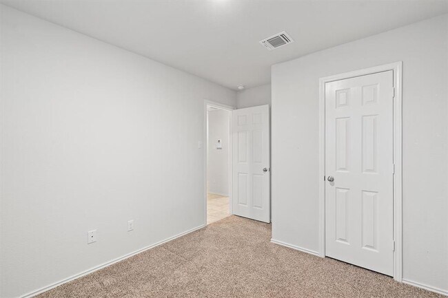 Building Photo - 112 Ragnar Dr