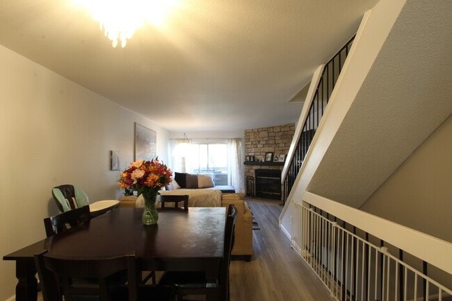 Building Photo - Spacious 3BR Lakewood Townhome w/ Bonus Sp...