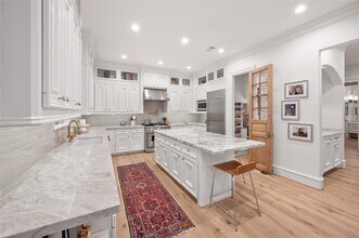 Building Photo - 1235 Wynden Oaks Garden Dr