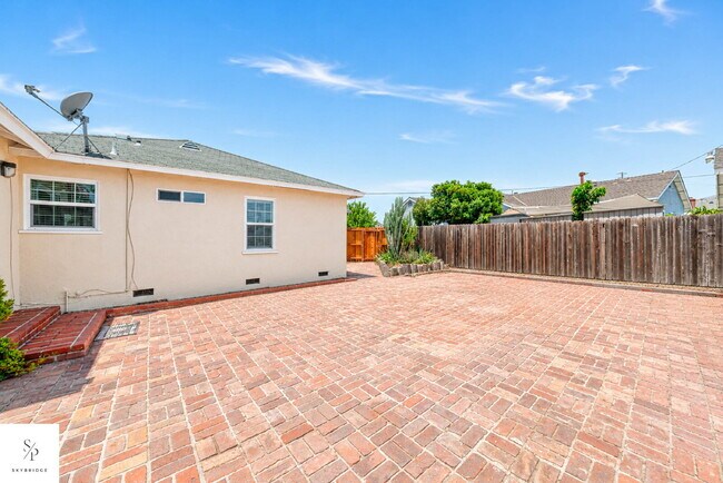 Building Photo - Bright 3BR Rosemead Rental: Self-Contained Unit with Private Entry & Driveway Parking