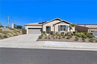 Building Photo - 2112 Saratoga Dr