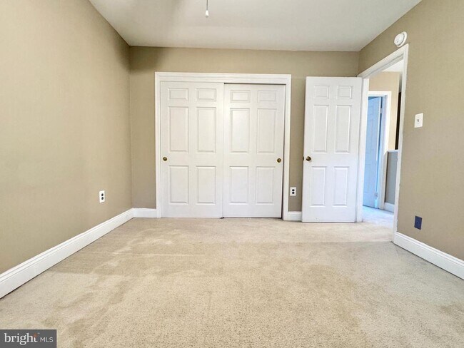 Building Photo - 15407 Skyline Dr