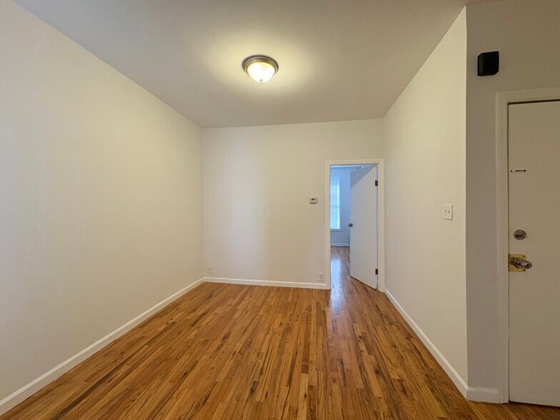 Building Photo - 400 Woodlawn Ave